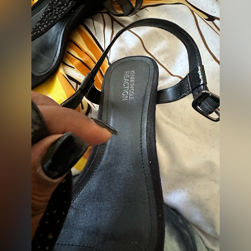 Kenneth Cole reaction black bling t-strap low wedge sandal for women size 7.5